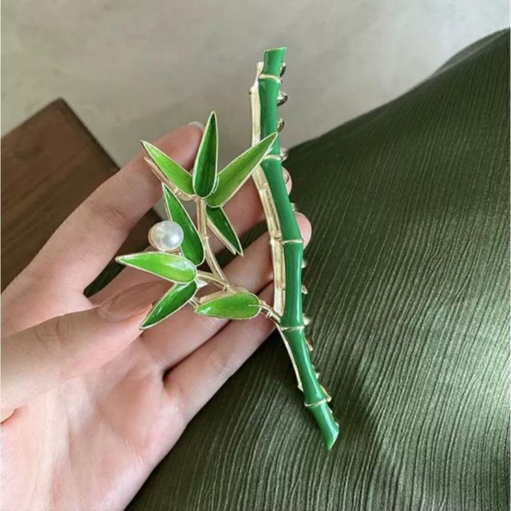 Brand New Green Leaf Pearl With Gold Frame Hair Clip